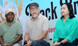 Memimpin Timur - Frans Pigome